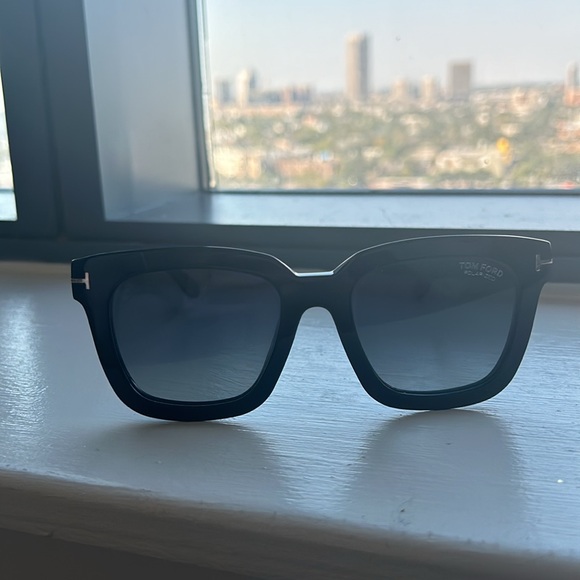 TOM FORD
Sunglasses, style 690 - Picture 10 of 10